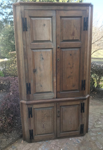 Early Antique 4-Door Corner Cupboard in Yellow Pine